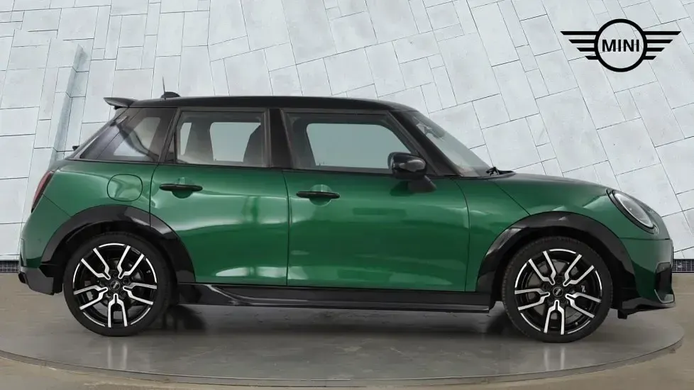 Used Mini Cooper Hatch 113 kW (154 HP) 2026 Green Hatchback