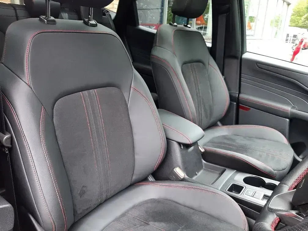 New Ford Kuga ST-Line X 243 HP (178 kW) 2025 Magnetic SUV