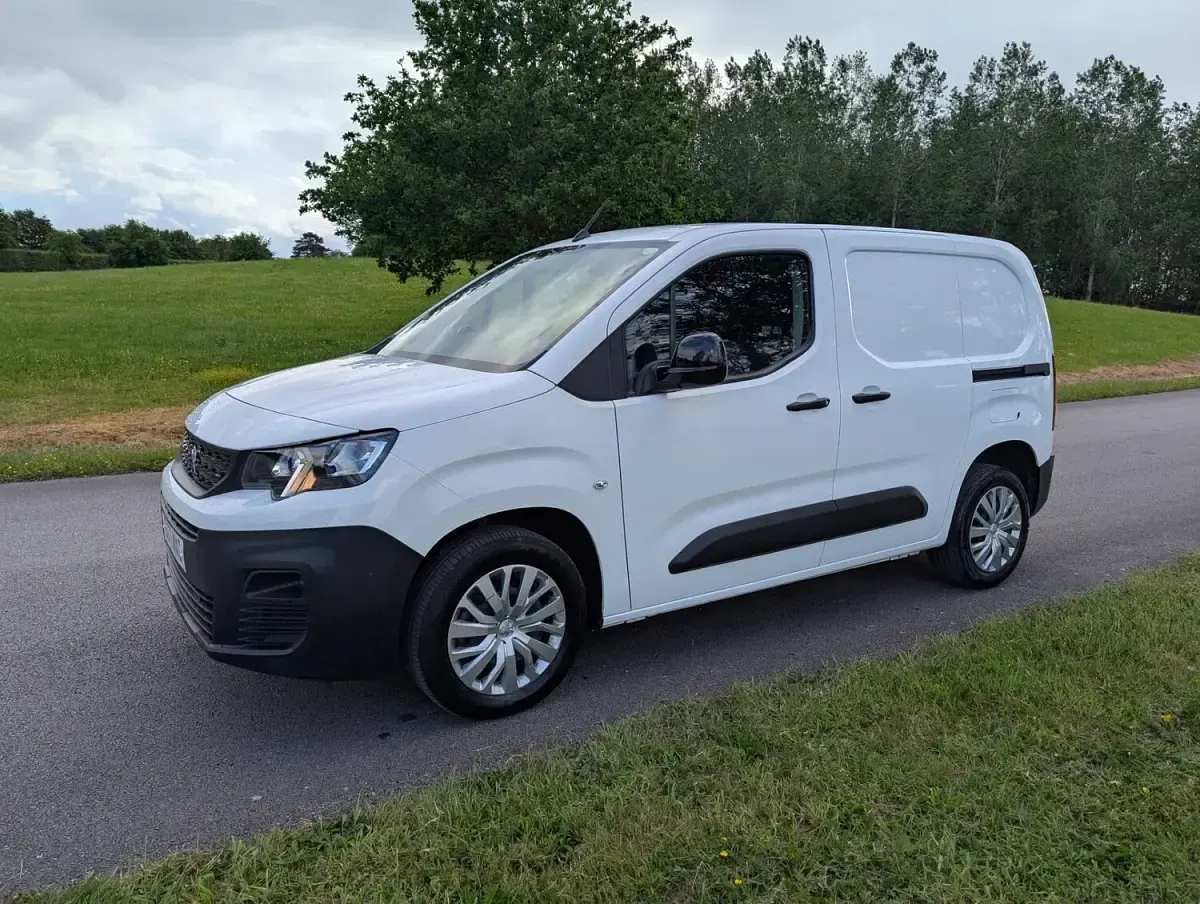 Used Peugeot Partner 2022 White MPV