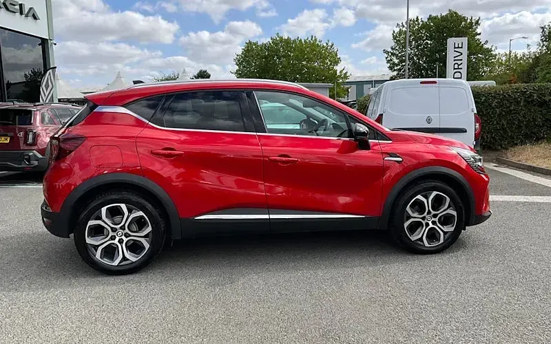 Used Renault Captur Techno 91 HP (66 kW) 2024 Red SUV