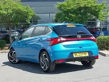 Used Hyundai i20 Premium 100 HP (73 kW) 2023 Green Hatchback