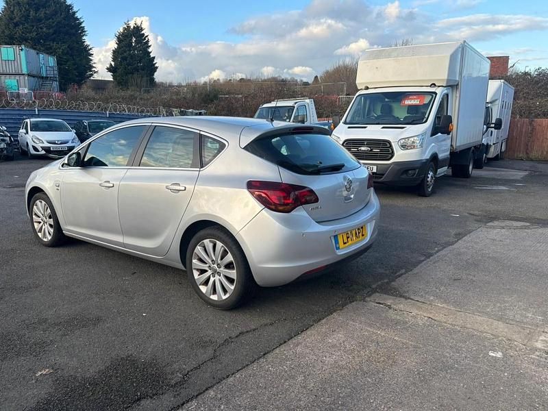 Used Vauxhall Astra Elite 115 HP (84 kW) 2011 Silver Hatchback