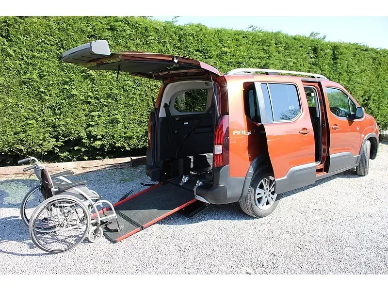 Used Peugeot Rifter Allure 131 HP (96 kW) 2022 Bronze MPV