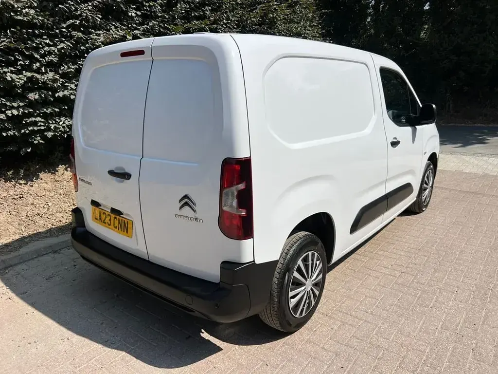 Used Citroën Berlingo 100 HP (73 kW) 2023 White MPV