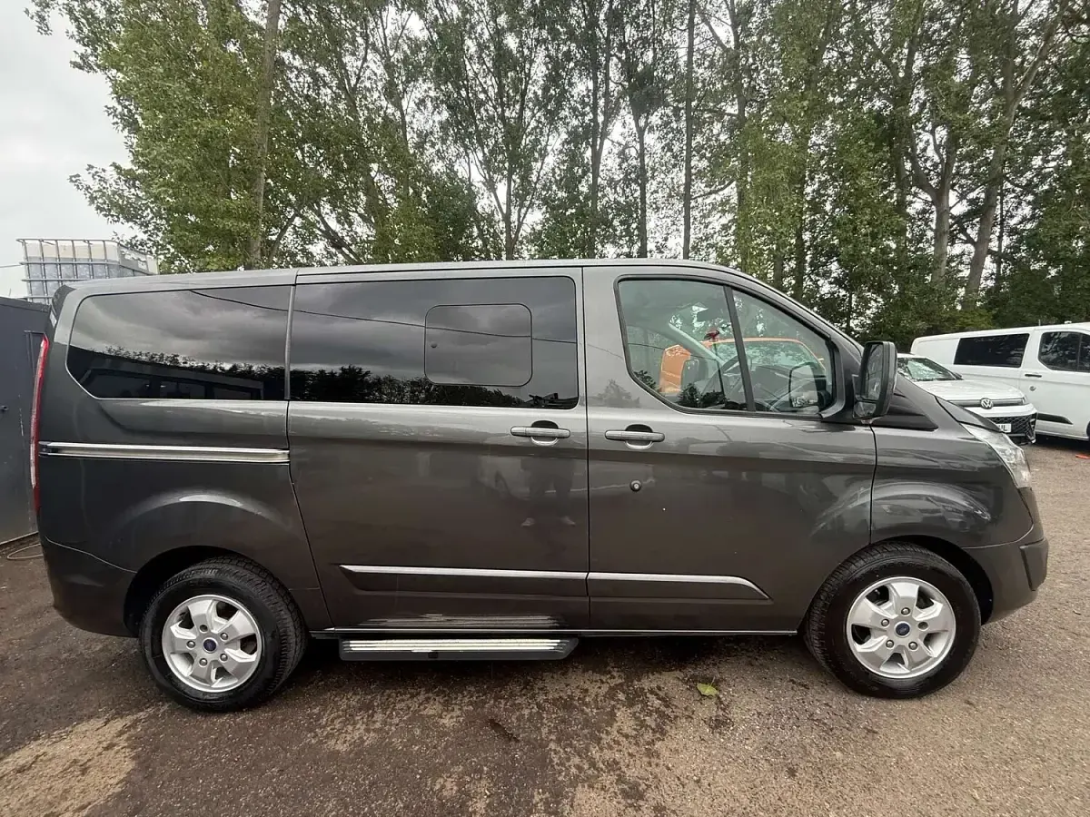 Used Ford Tourneo Titanium 170 HP (125 kW) 2017 Grey MPV
