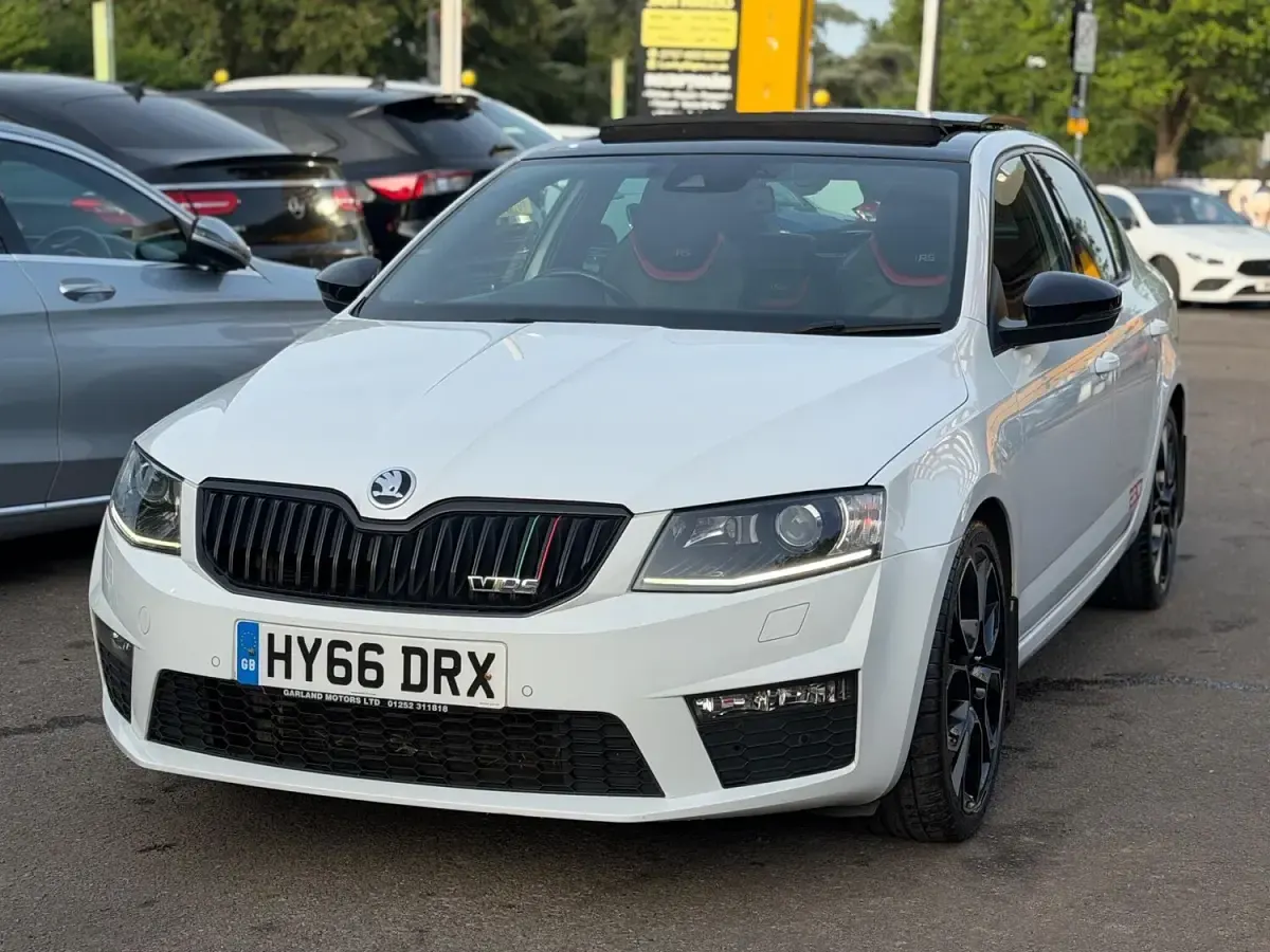 Used Skoda Octavia vRS 245 HP (180 kW) 2016 White Estate