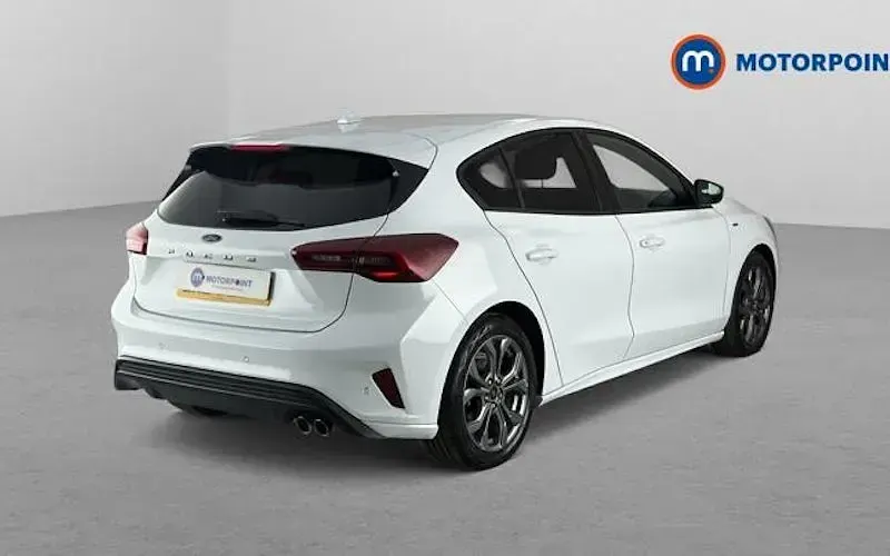Used Ford Focus ST-Line 125 HP (91 kW) 2024 White Hatchback