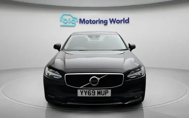 Used Volvo S90 Momentum 190 HP (139 kW) 2019 Black Sedan
