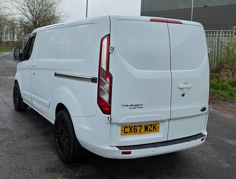 Used Ford Transit Custom Limited 130 HP (95 kW) 2017 White Van