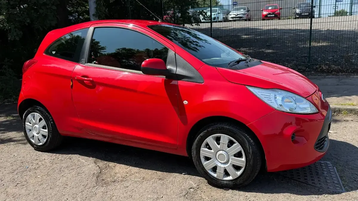 Used Ford Ka 69 HP (50 kW) 2015 Red Hatchback