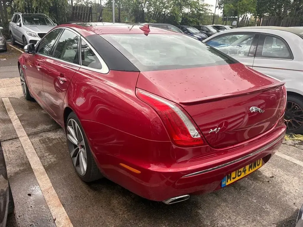Used Jaguar XJ Portfolio 275 HP (202 kW) 2014 Red Sedan