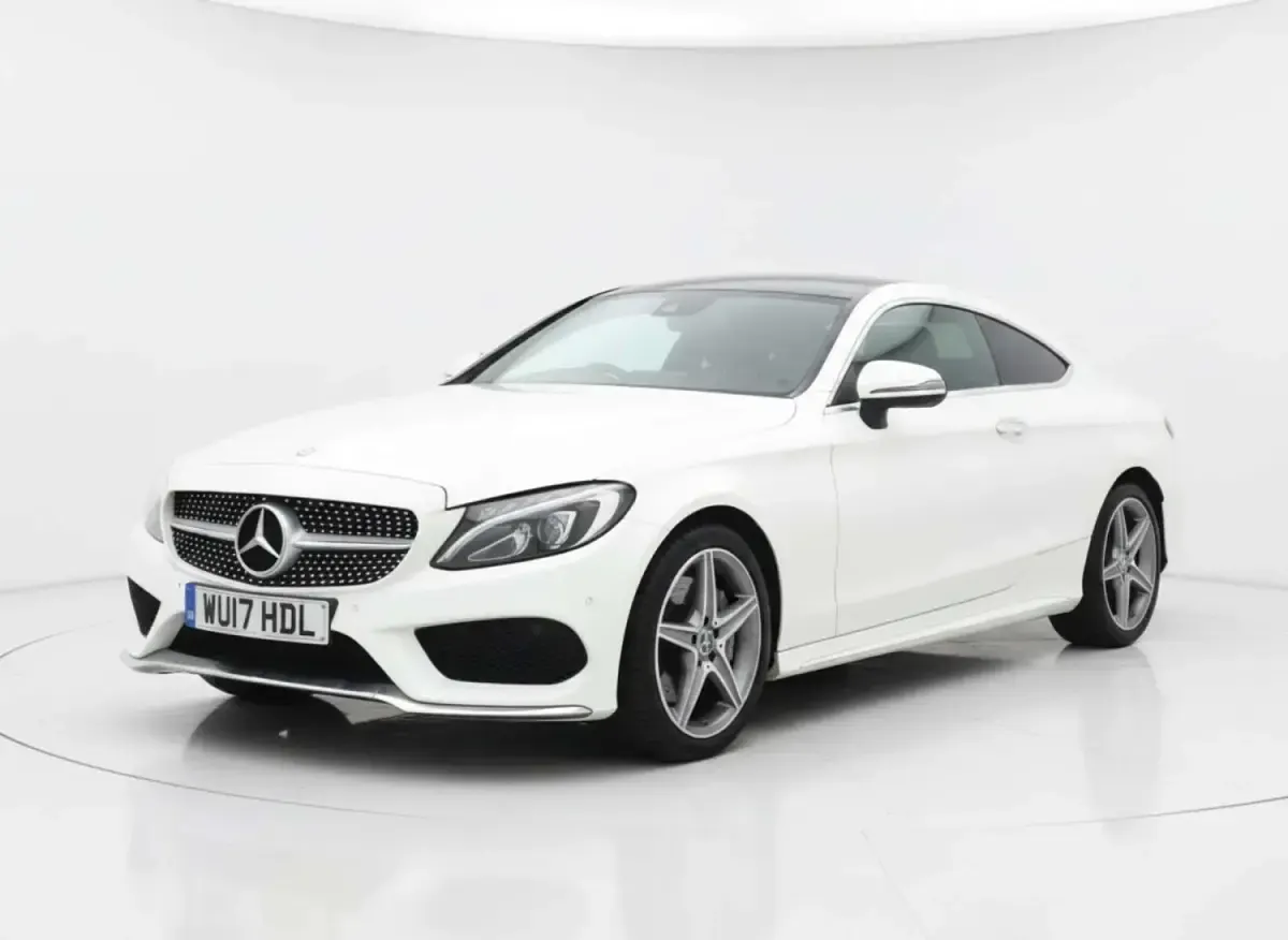 Usado Mercedes C300 AMG Line Premium Plus 2017 Blanco Coupe