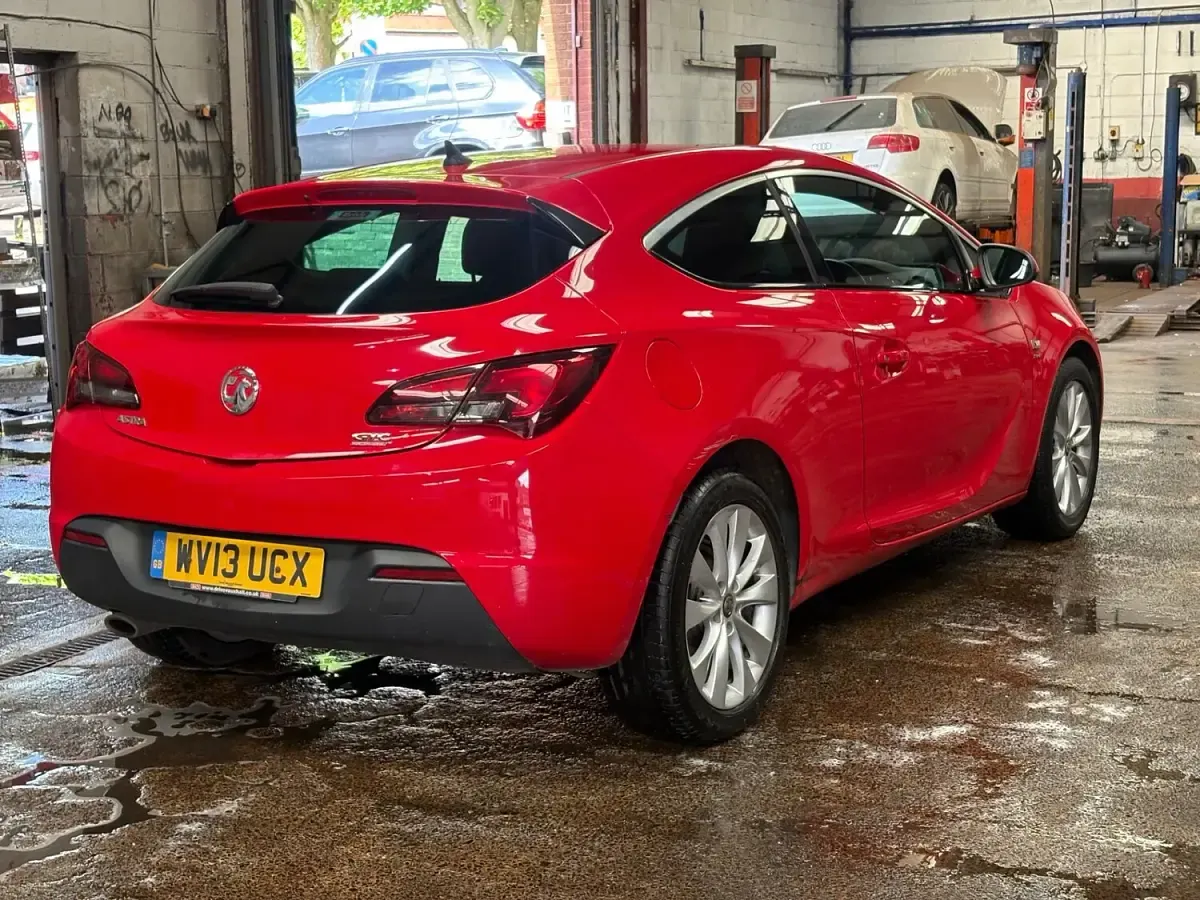 Używany Vauxhall Astra GTC SRi 2013 Czerwony Hatchback