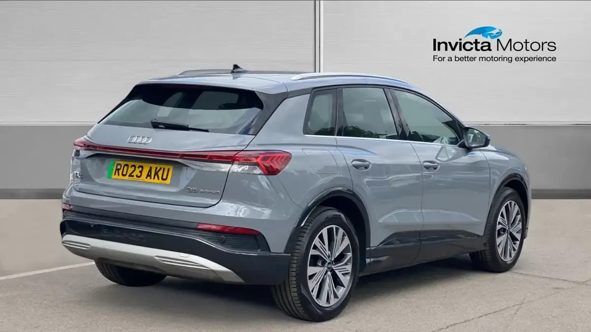 Usado Audi e-tron Sport 125 kW (170 CV) 2023 Gris SUV