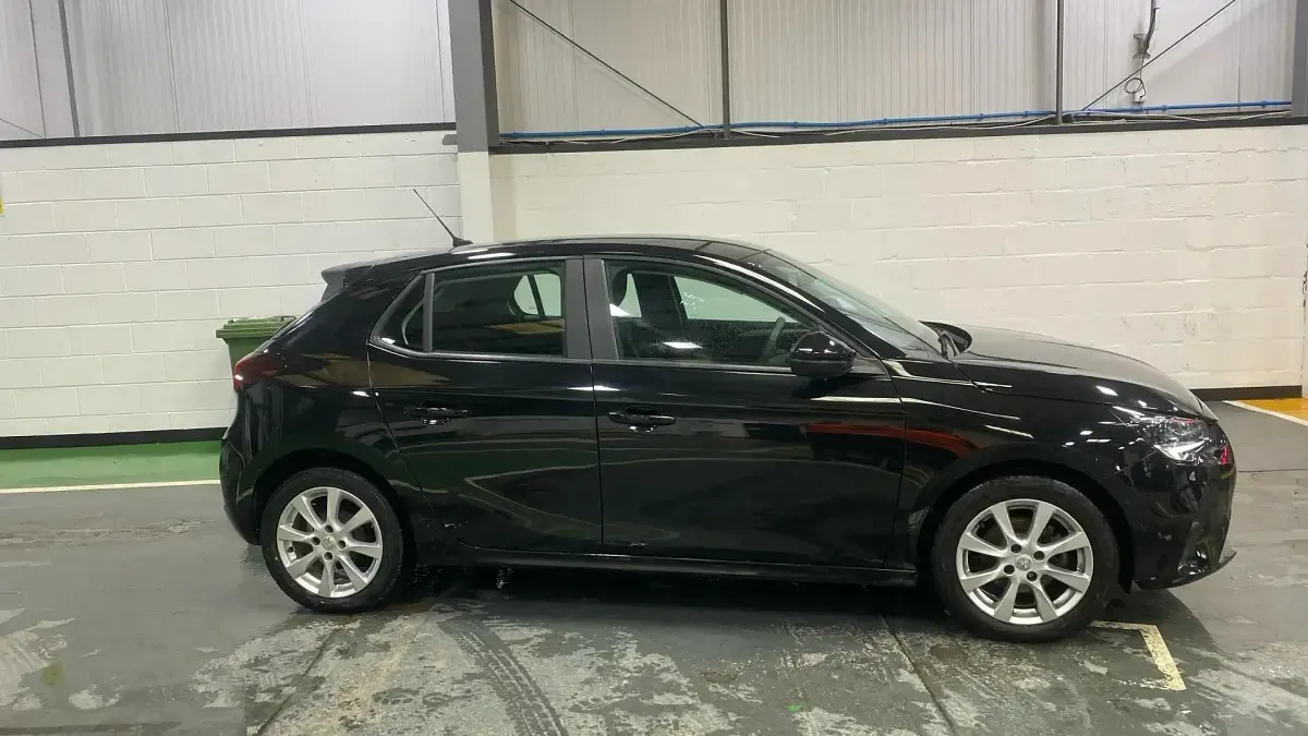 Second-hand Vauxhall Corsa Design Edition 75 CP (55 kW) 2023 Negru Hatchback