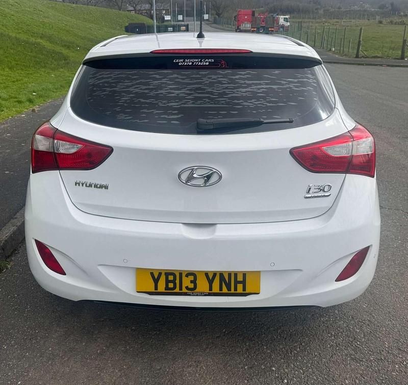 Used Hyundai i30 Edition 100 HP (73 kW) 2013 White Hatchback