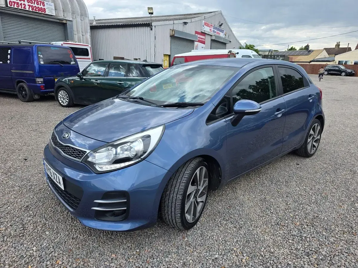 Used Kia Rio 90 HP (66 kW) 2016 Blue Hatchback