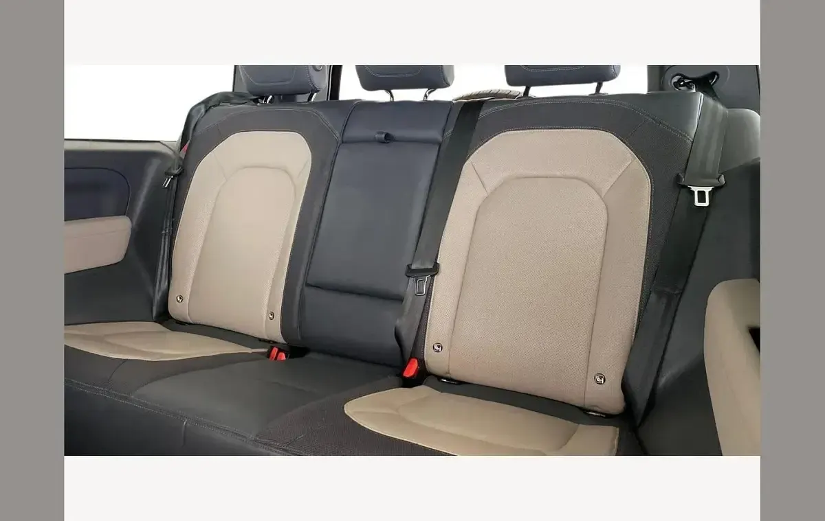 Used Land Rover Defender SE Dynamic 246 HP (180 kW) 2022 Santorini black SUV