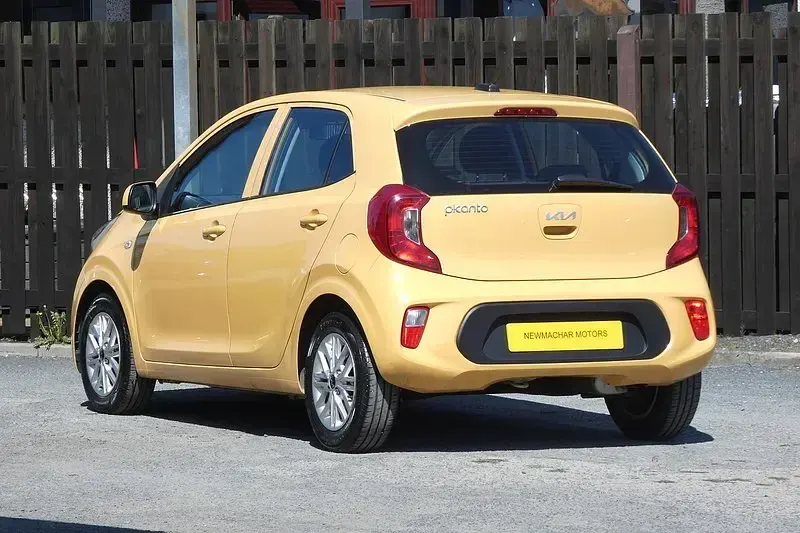 Second-hand Kia Picanto 66 CP (48 kW) 2023 Galben Hatchback