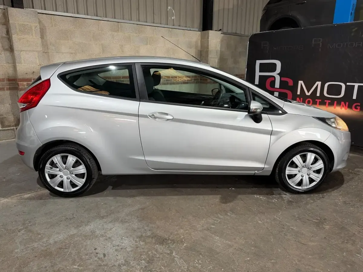 Used Ford Fiesta 82 HP (60 kW) 2010 Silver Hatchback