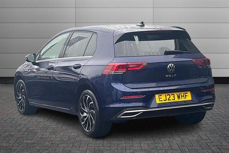 Used VW Golf VIII Edition 150 HP (110 kW) 2023 Atlantic blue Hatchback