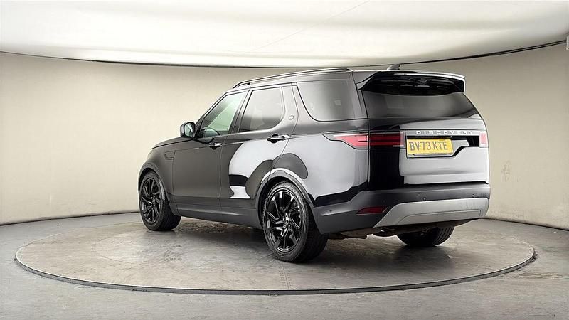 Used Land Rover Discovery 5 S 300 HP (220 kW) 2023 Santorini black SUV