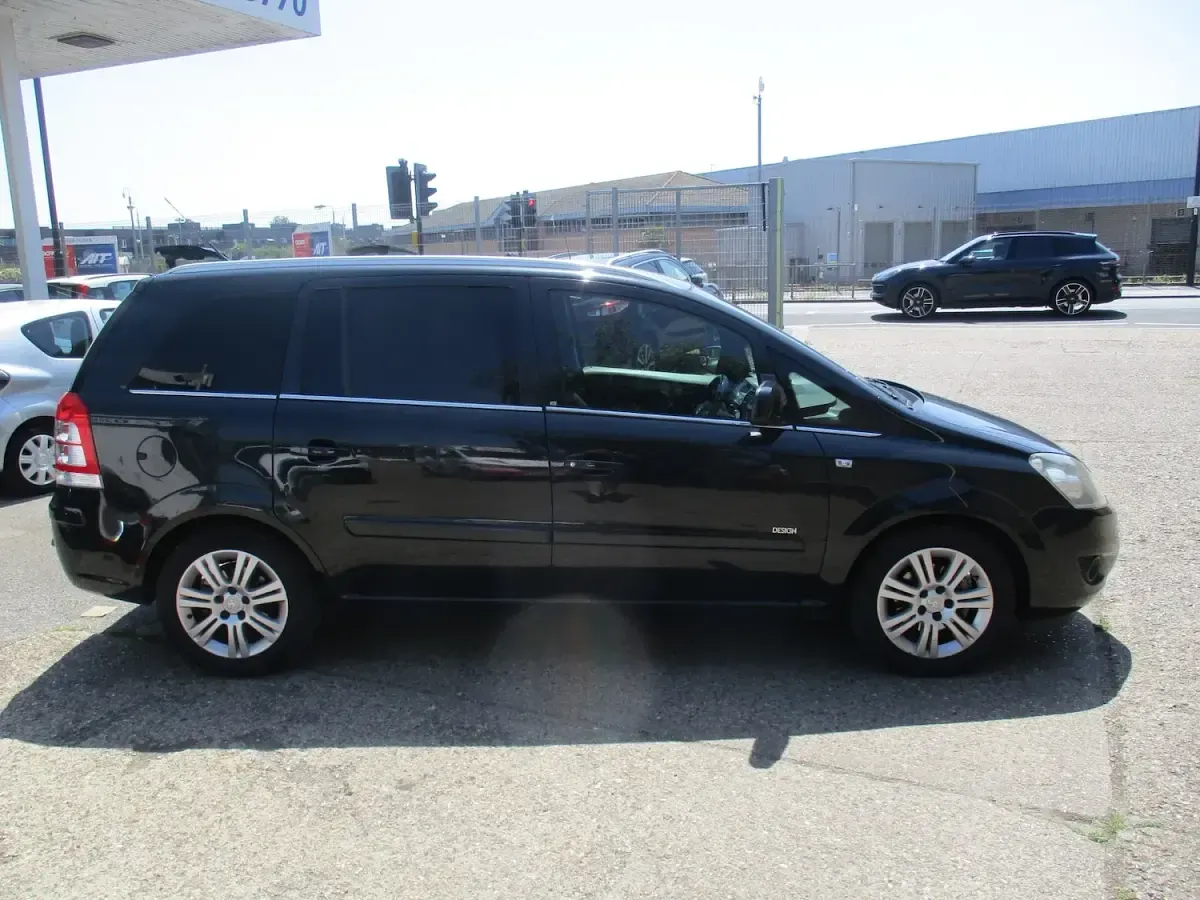 Used Vauxhall Zafira Design Edition 2013 Black MPV