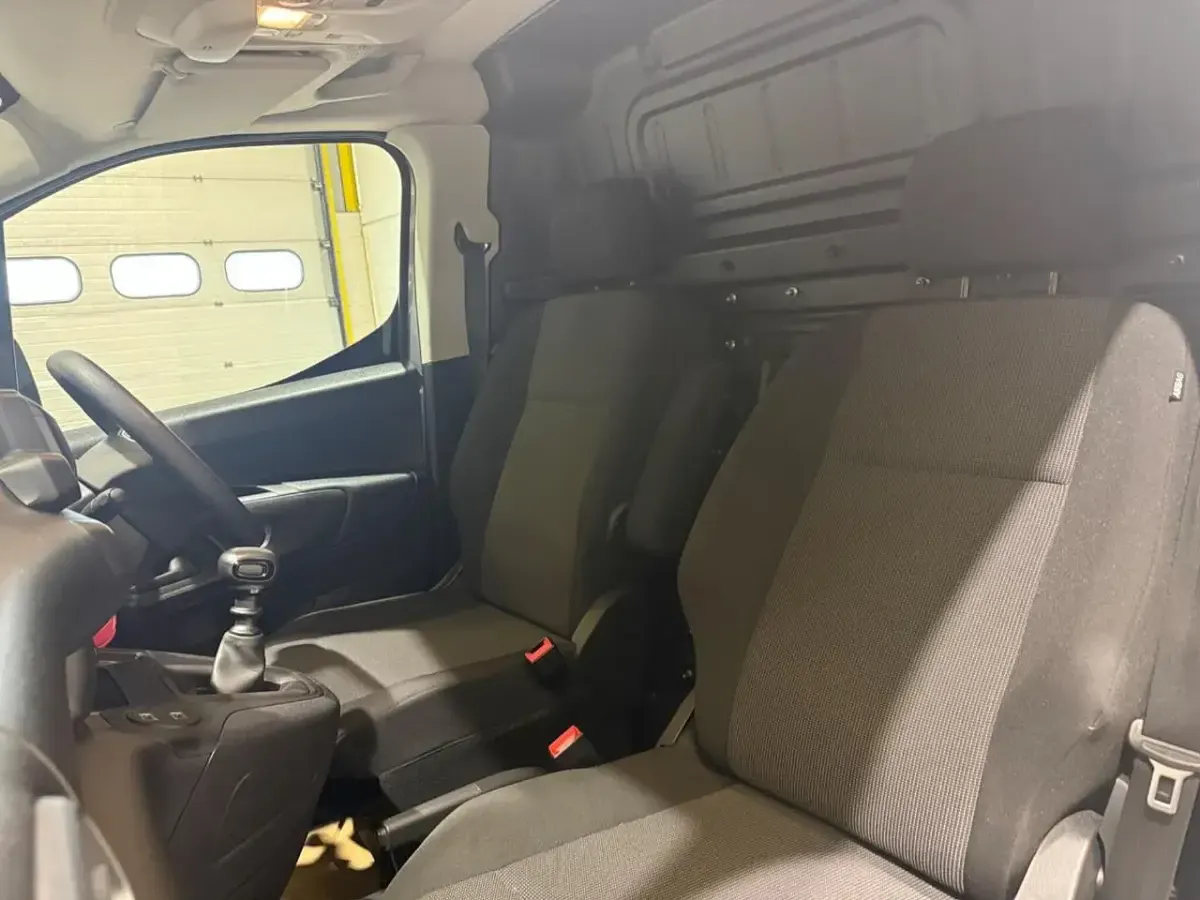 Used Citroën Berlingo 101 HP (74 kW) 2024 Grey MPV