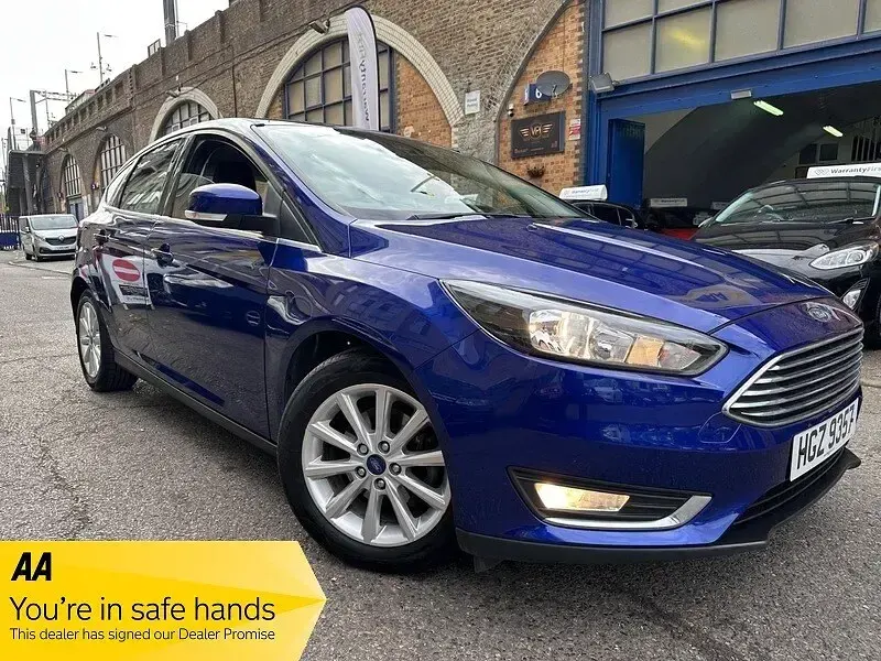 Used Ford Focus Titanium 100 HP (73 kW) 2017 Blue Hatchback