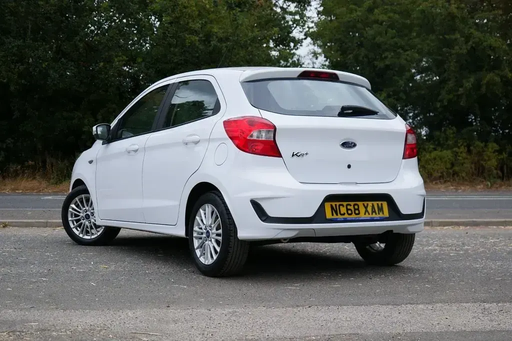 Used Ford Ka Plus Zetec 85 HP (62 kW) 2019 White Hatchback