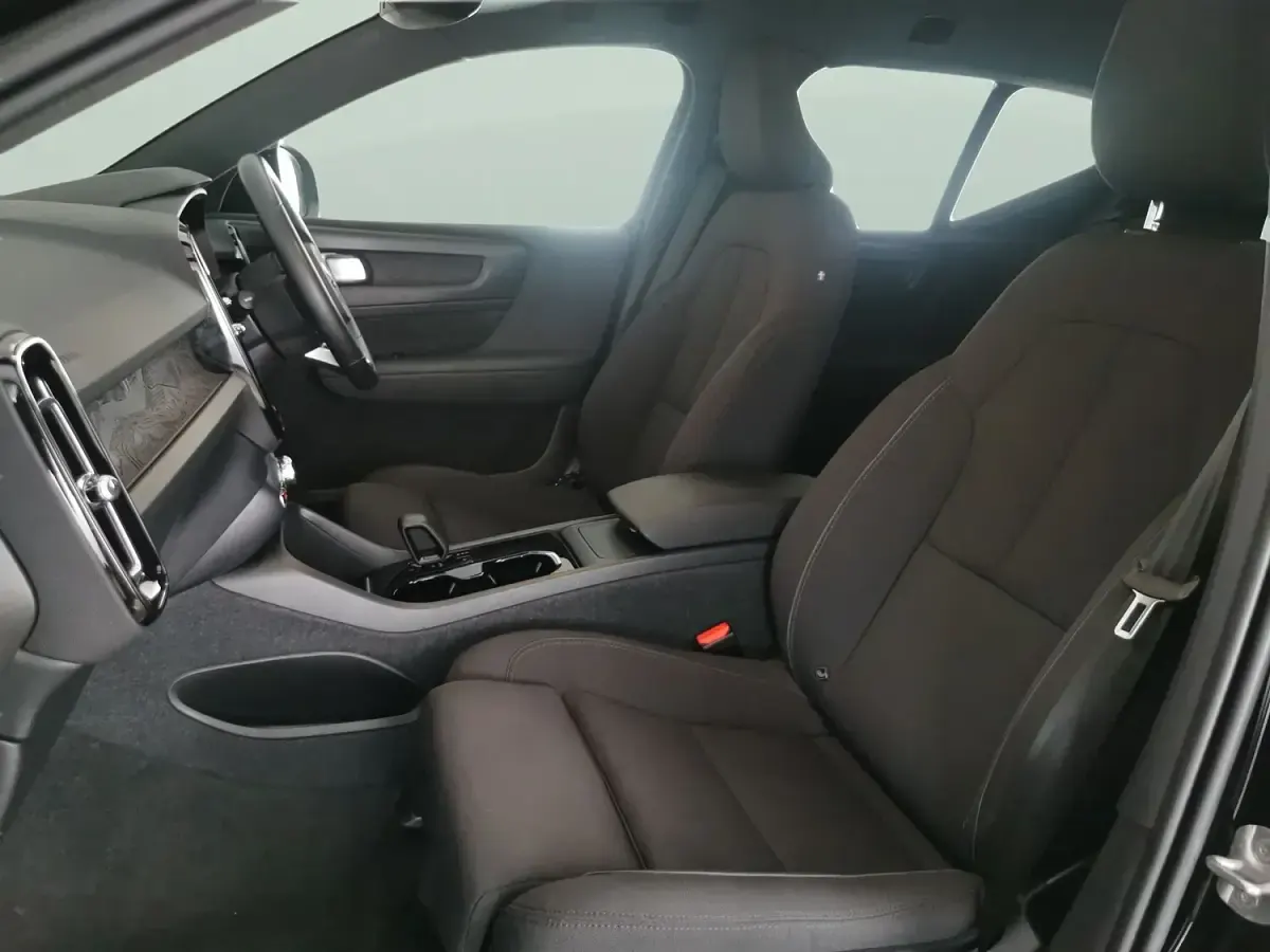 Used Volvo XC40 Core 169 kW (231 HP) 2023 Black SUV