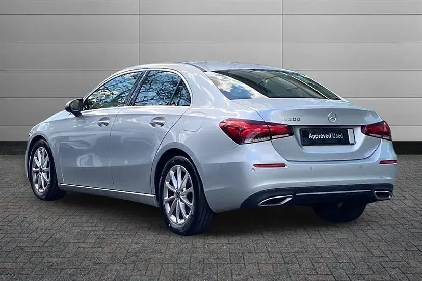 Begagnad Mercedes A200 Executive 163 HK (119 kW) 2020 Silver Sedan