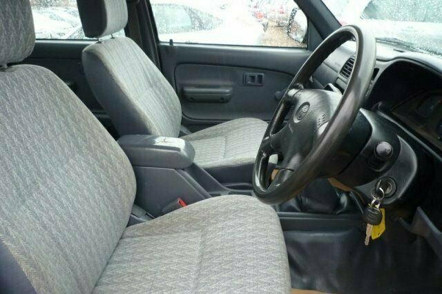 Used Toyota HiLux 102 HP (75 kW) 2004 Pickup