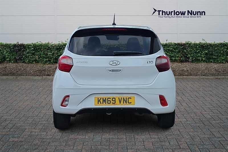 Used Hyundai i10 Premium 67 HP (49 kW) 2020 White Hatchback