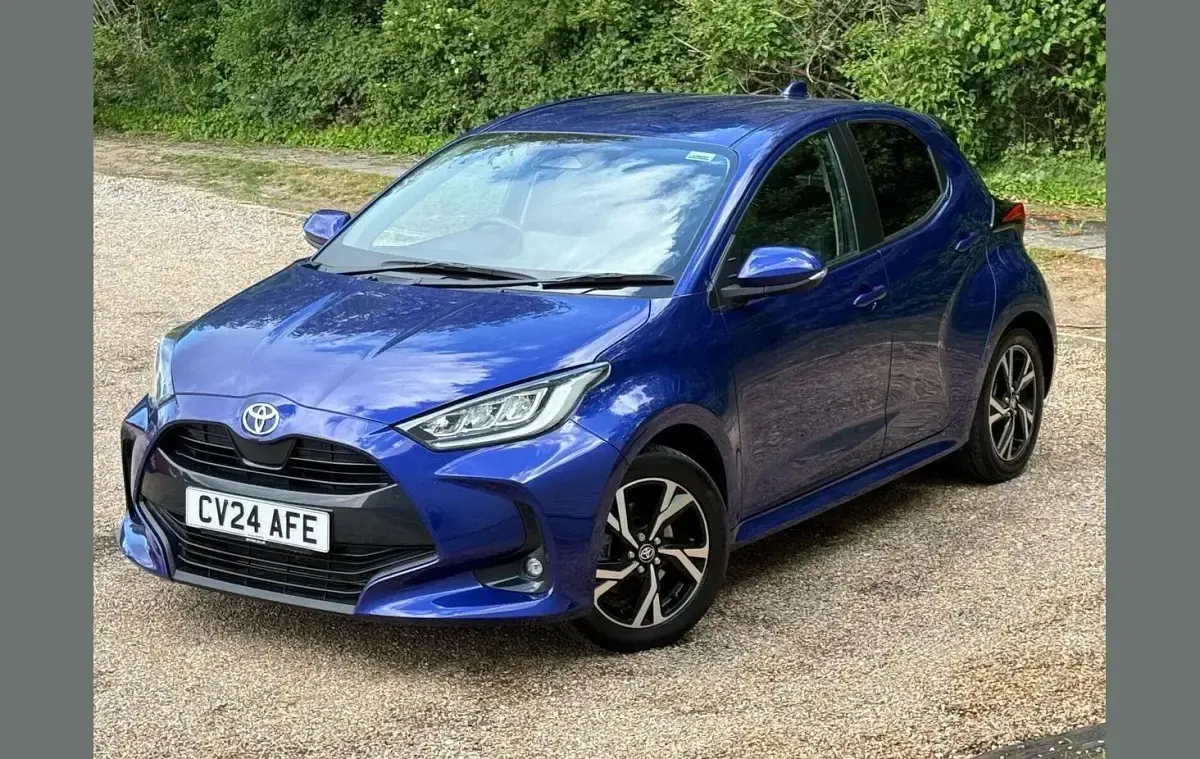 Used Toyota Yaris Design 116 HP (85 kW) 2024 Blue Hatchback