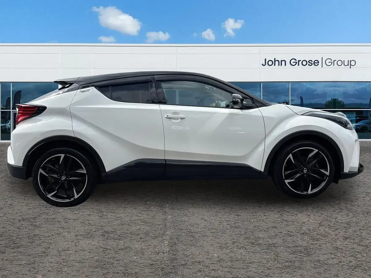 Used Toyota C-HR Sport 2023 White/black SUV