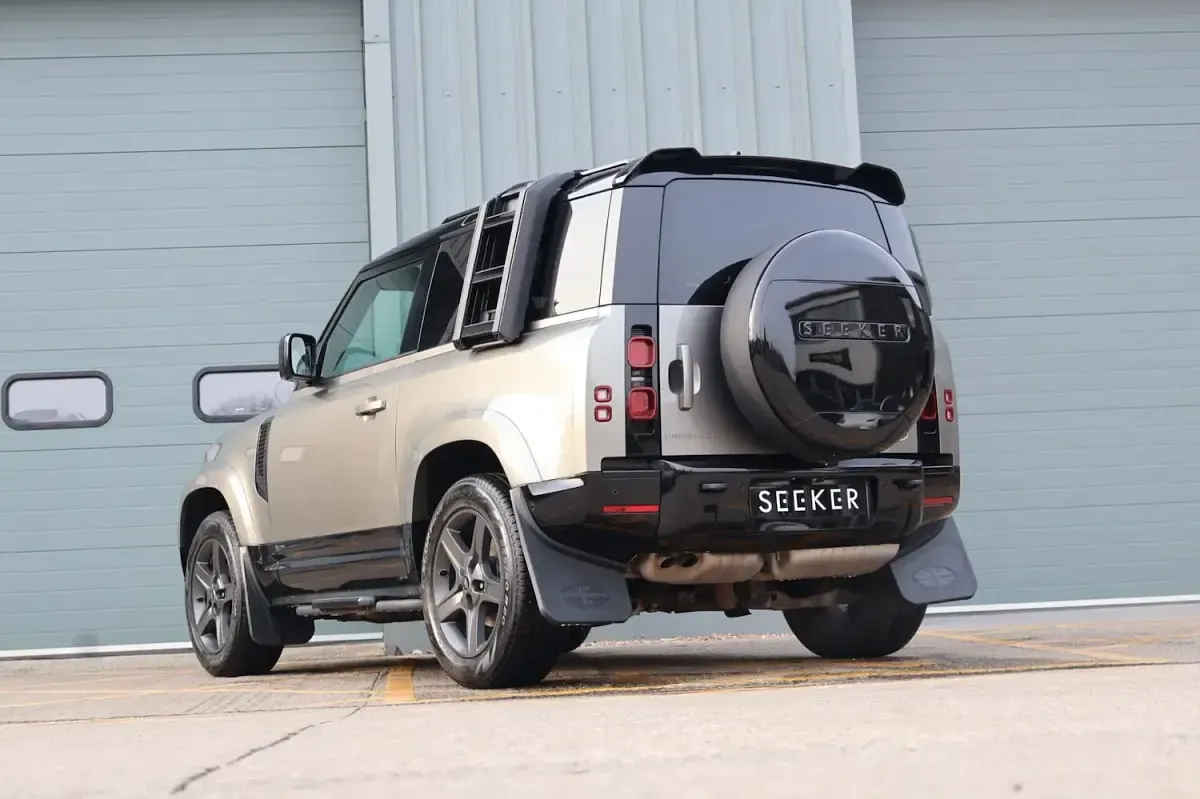 Used Land Rover Defender SE Dynamic 350 HP (257 kW) 2021 Silver SUV