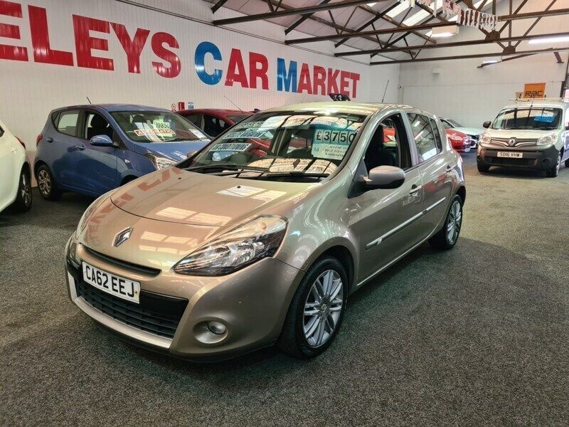 Beige Used 2013 Renault Clio IV Dynamique Hatchback | £3,450 (Expensive) - Image 1/4
