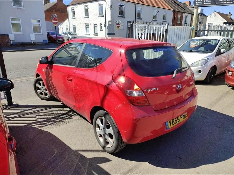 Used Hyundai i20 Comfort 2010 Red Hatchback