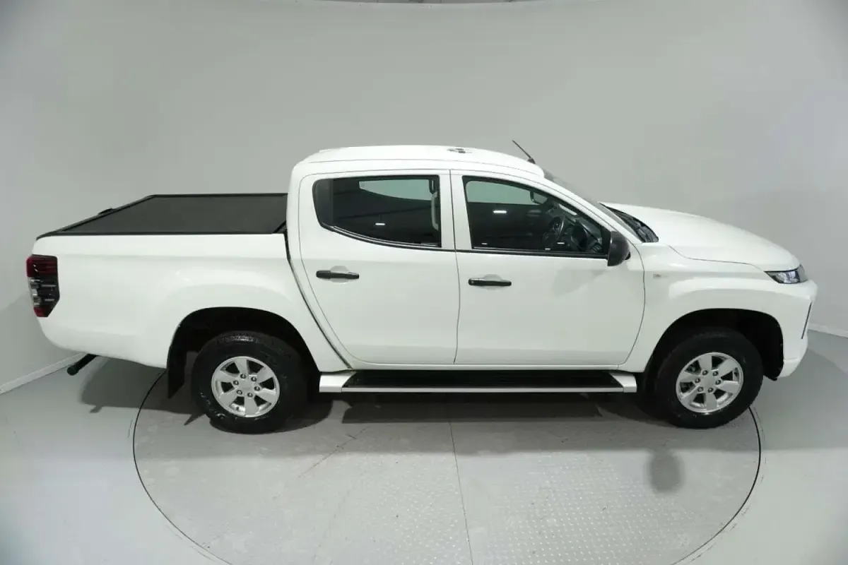 Used Mitsubishi L200 150 HP (110 kW) 2020 White Pickup