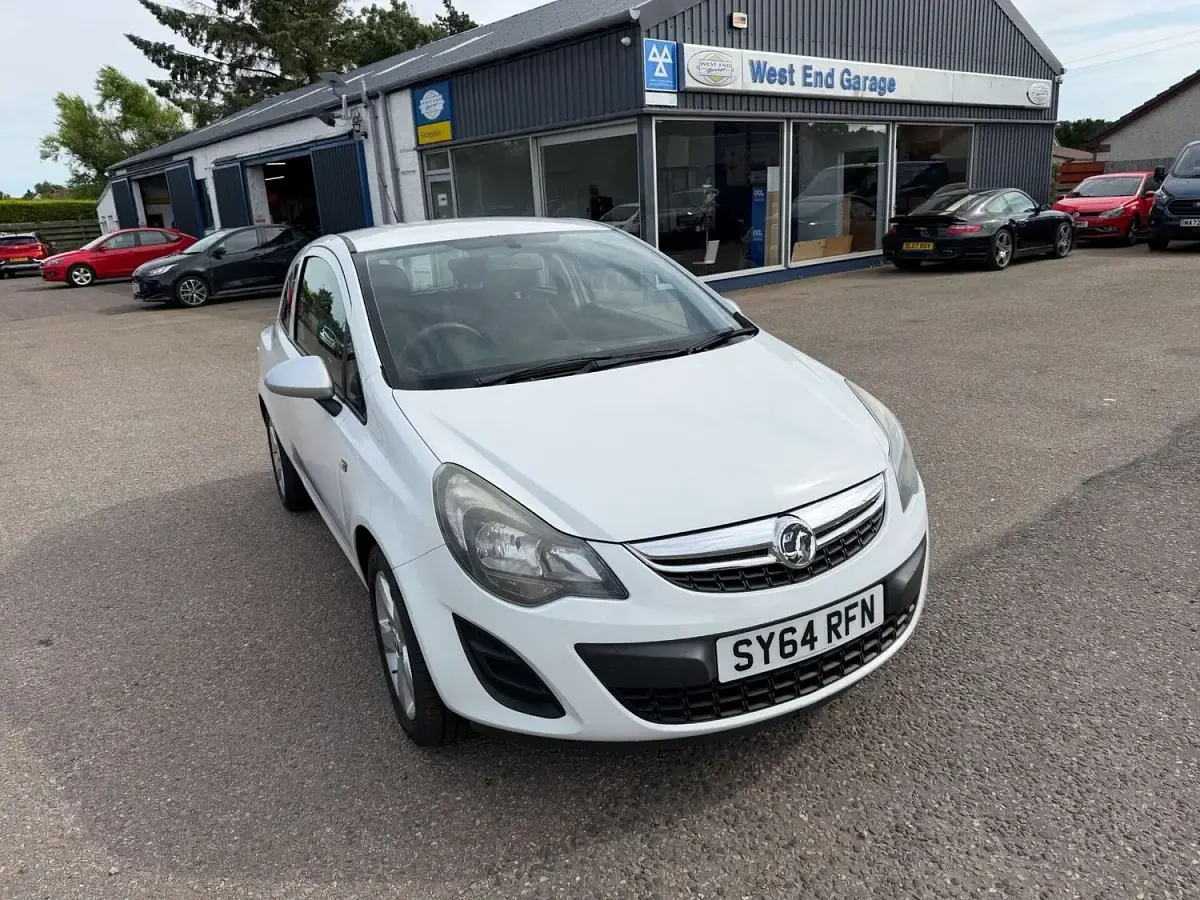 Used Vauxhall Corsa 65 HP (47 kW) 2014 White Hatchback