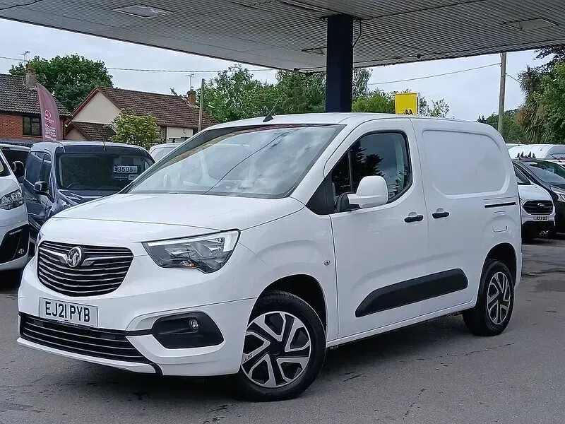 Used Vauxhall Combo Sportive 100 HP (73 kW) 2021 White MPV