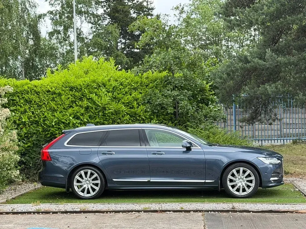 Used Volvo V90 Inscription 190 HP (139 kW) 2019 Blue Estate
