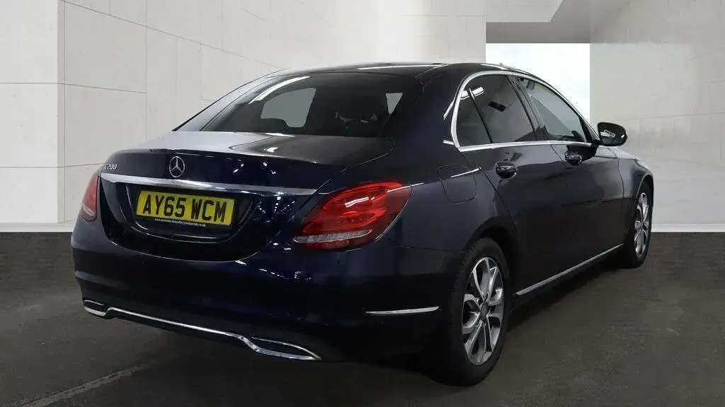 Usado Mercedes C200 2015 Azul Sedan