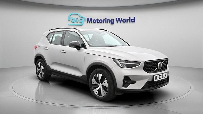 Usado Volvo XC40 Plus 211 HP (155 kW) 2023 Prateado SUV