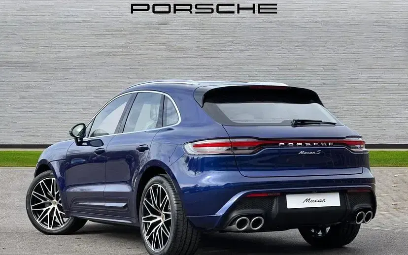 New Porsche Macan 375 HP (275 kW) 2026 Gentian blue SUV