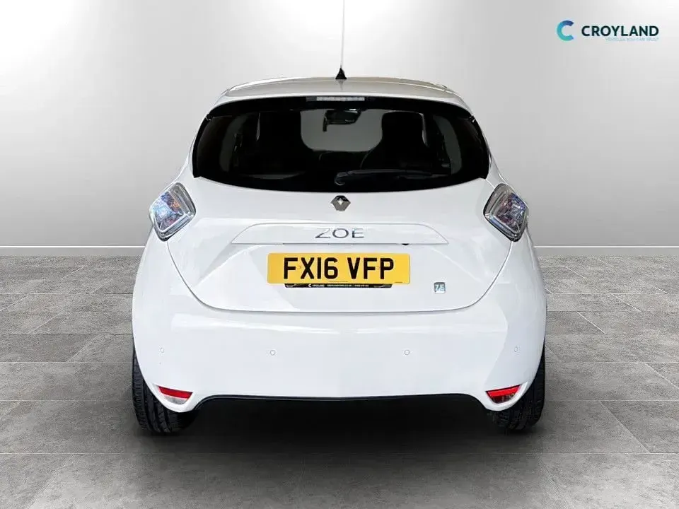 Used Renault Zoe Dynamique 64 kW (88 HP) 2016 White Hatchback