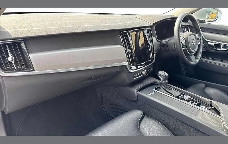 Used Volvo V90 Momentum 254 HP (186 kW) 2019 Silver Estate