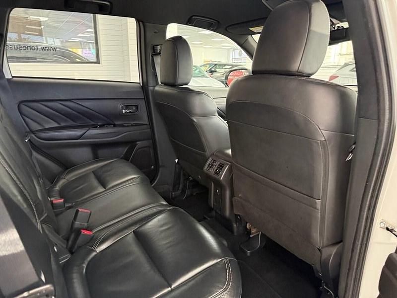 Used Mitsubishi Outlander 224 HP (164 kW) 2020 White SUV