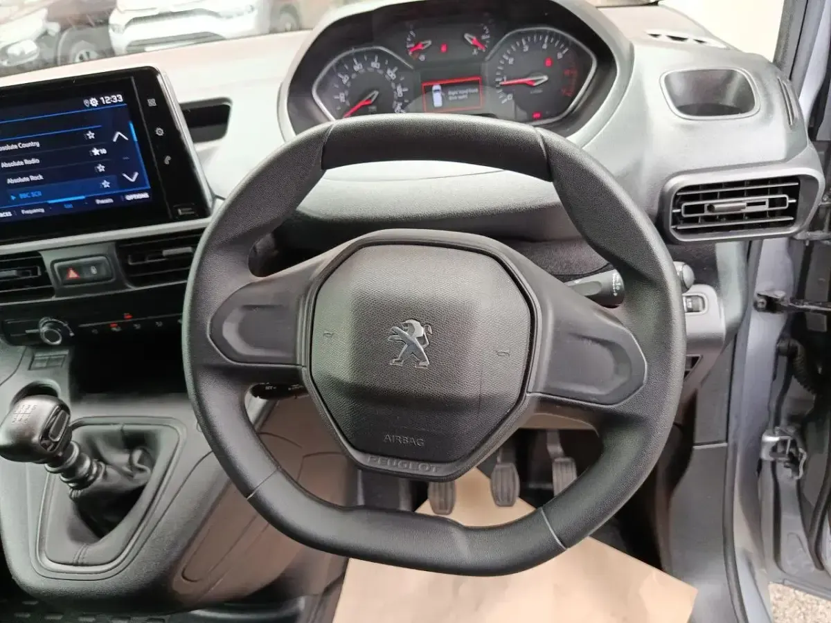 Used Peugeot Partner Premium 102 HP (75 kW) 2023 Grey MPV